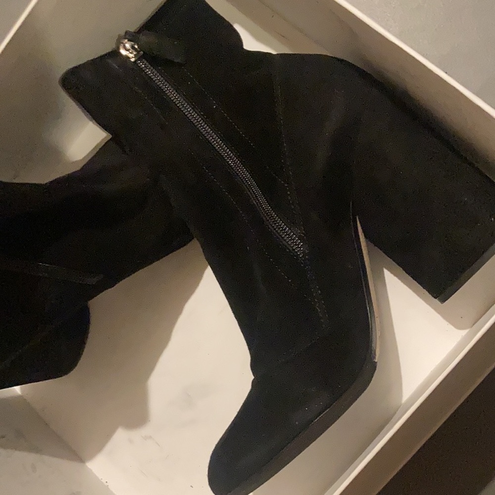 Black suede boots by MARC JACOBS